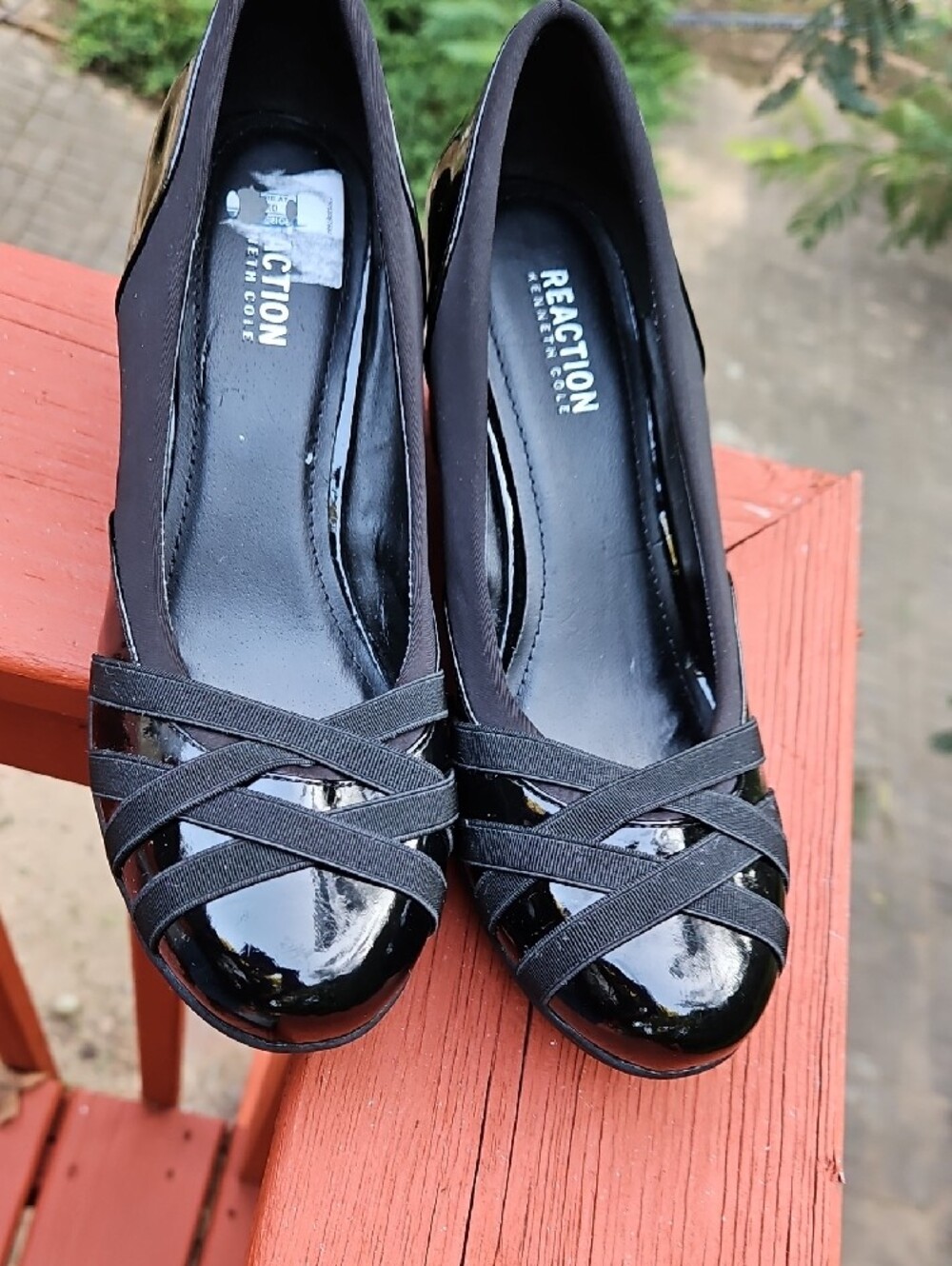 Reaction Kenneth Cole Black Patent Matte Crisscross Pumps Size 7M